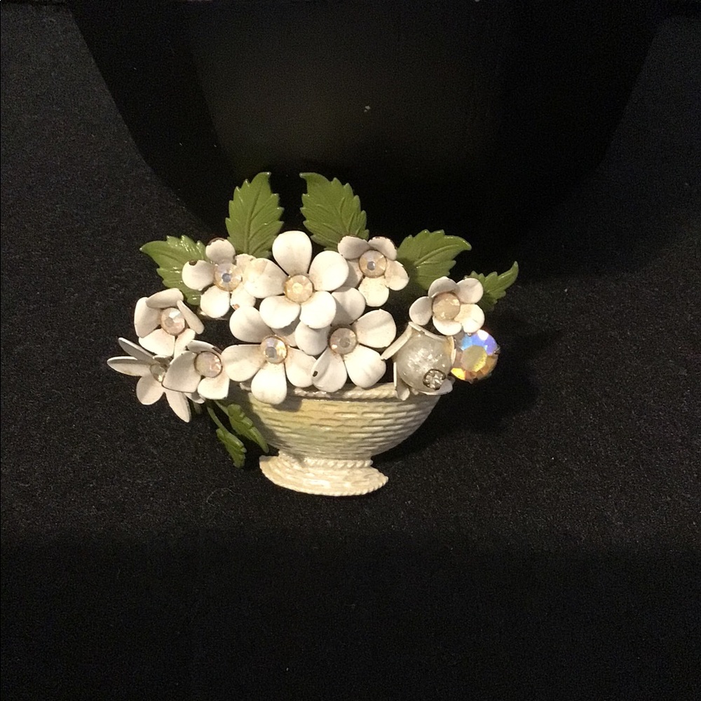 Vintage Flower White Flower Basket Brooch